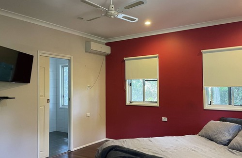 Coonarr House | Kookaburra Creekside Retreat- Huge family house backing on to Coonarr Creek