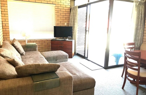 Kings Beach Apartment | Kooringal U2 with Ocean Views Near Kings Beach