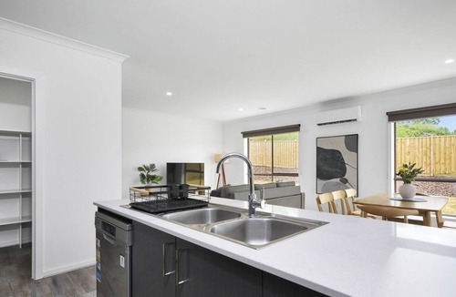 Pakenham House | KozyGuru | Pakenham | Comfortable 4-Bedroom House