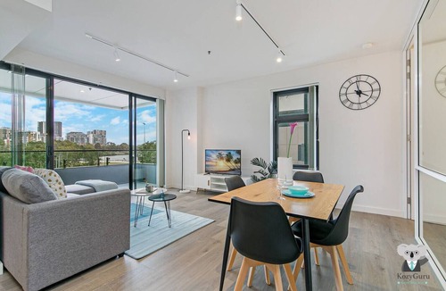 Wolli Creek Apartment | KOZYGURU | Wolli Creek | Kozy 1 Bed APT | Sydney Airport and Sydney CBD