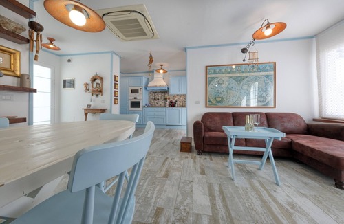 Playa del Cable Ski Chalet | L'AZDORA LA CONCHA CLOSE TO THE SEA