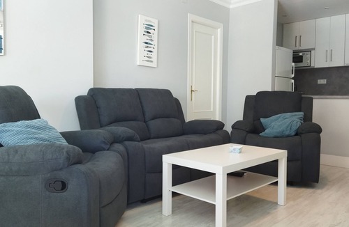 Carihuela Apartment | La Carihuela, 3 bedrooms, 50 m from the beach, bright, large swimming pool, Netflix