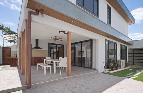 Labrador House | Labrador Living Spacious Haven near Lagoon and Cafs