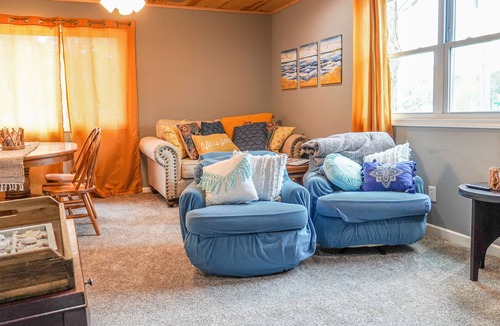 Lake Erie Beach House | Lake Erie Family & Pet Friendly Home + Pool