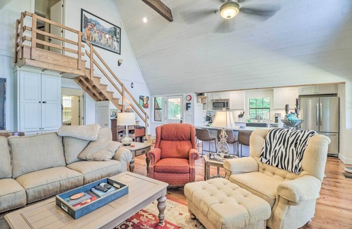 Little Kowaliga Cabin | Lake Martin Cabin w/Luxury Dock & Kayaks!