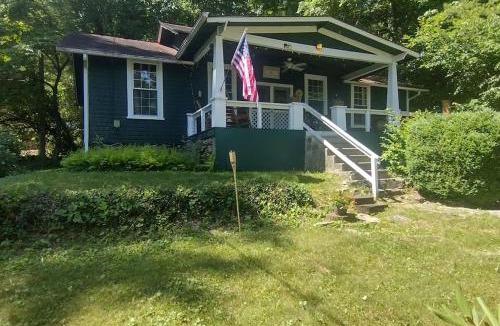 Tuxedo House | Lake summit cabin on the hill Great views with lake in front