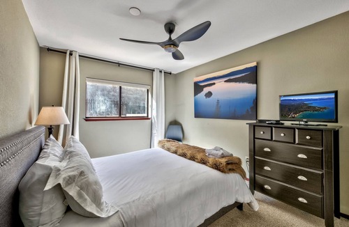 Lincoln Park House | Lake Tahoe a block from the Lake with hot tub and game room MV49