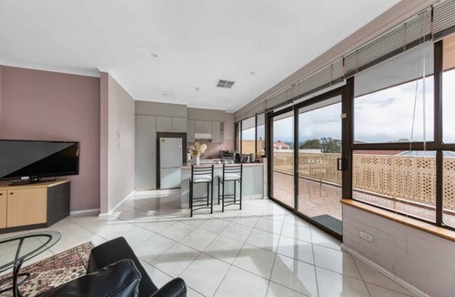 Greenway Apartment | Lake Views, Large Balcony, Full Kitchen, Washer and Dryer