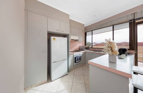 Greenway Apartment | Lake Views, Large Balcony, Full Kitchen, Washer and Dryer