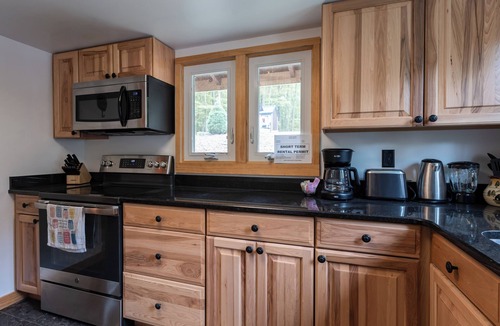 Wallenpaupauk Lake Estates Cabin | Lake Wallenpaupack Cottage with Private Dock, Kayak and Paddle Boards