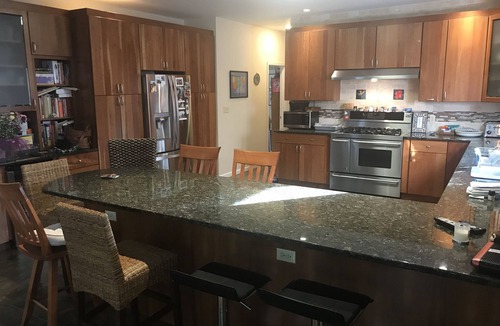 Orange Lake House | Lakefront Home 3200 Sq' - 5 Queen Beds + Twin