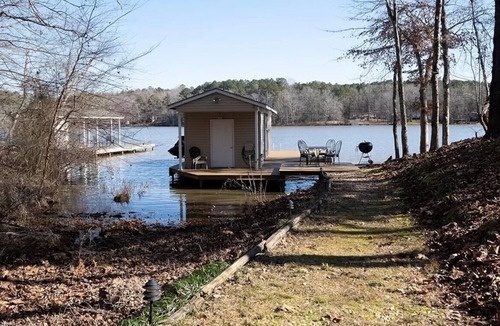 Wise House | Lakefront, Private Dock, Quiet Cove- Lake Gaston-nNew Rental as of 2024