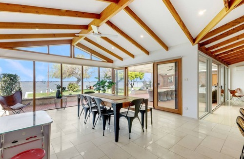 Mulwala House | Lakehouse 61 - One of Mulwala's finest houses with its own private boat ramp and boat mooring.