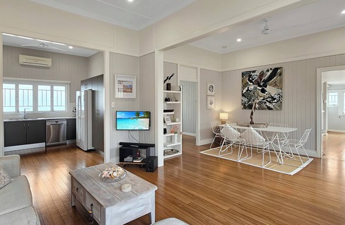 Cairns North House | Lakehouse Properties - Alia's Estate