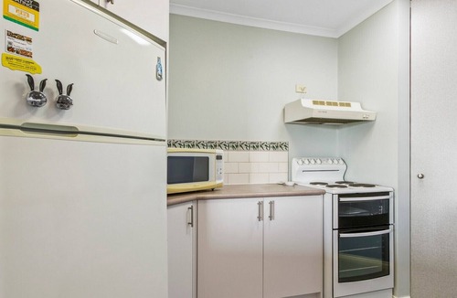Lakes Entrance Apartment | Lakes In Town | Central Getaway