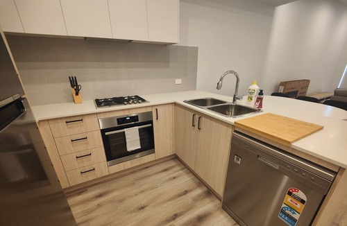Coombs House | Lakeside brand new settled townhouse，near shops