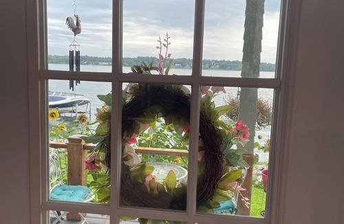 Sennett House | Lakeside Cottage in Historic Seneca Falls