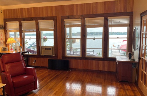 Sennett House | Lakeside Cottage in Historic Seneca Falls
