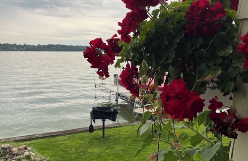 Sennett House | Lakeside Cottage in Historic Seneca Falls