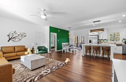 Wise House | Lakin`Reel Memories - Sleeps 18 - New Rental
