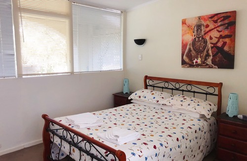 Capital Hill Apartment | Large 1 Bedroom Unit in Griffith with Free Wi-Fi + Parking