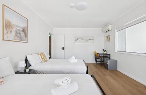 Hurstville House | Large 2-Double-Bed Room Near Hurstville Station - Shared Bathroom & Kitchen