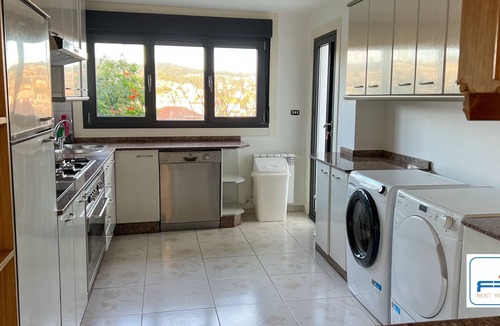 Vigo House | Large 9-bedroom house, Cabral.