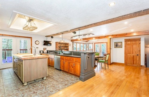 Elora Cottage | Large cottage with Water front, Heated Pool, sauna, 4 family rooms