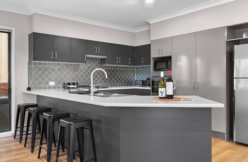 North Lambton House | Large executive residence