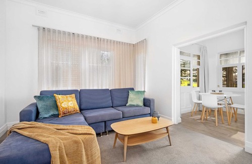 Glenelg Apartment | Large Ground Floor Apartment | Park View | WIFI