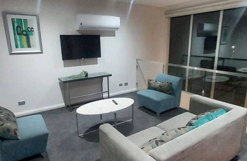 Kingston House | Large Home @Kingston Foreshore