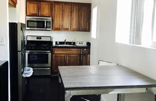 Sunset Junction Apartment | LARGE Studio Apt in Silverlake on Sunset Blvd!
