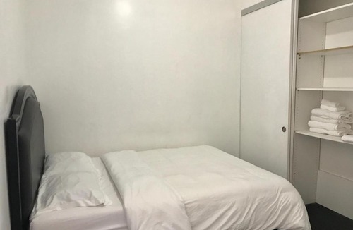 Sunset Junction Apartment | LARGE Studio Apt in Silverlake on Sunset Blvd!