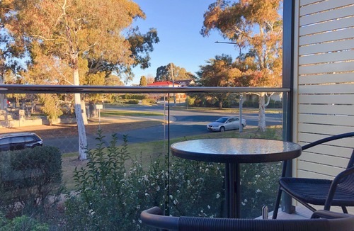Capital Hill Apartment | Larger Studio Unit in Griffith with Free Wi-Fi + Parking