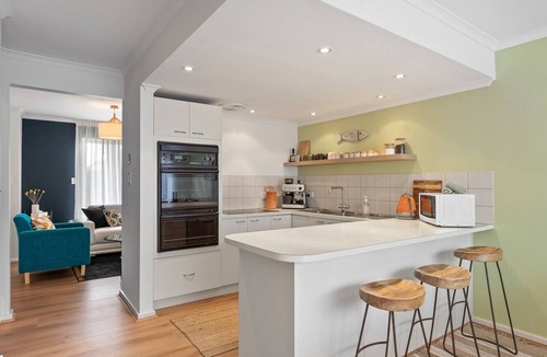 Largs Bay Villa | Largs Bay Stay—Relaxed Beachside Retreat with BBQ