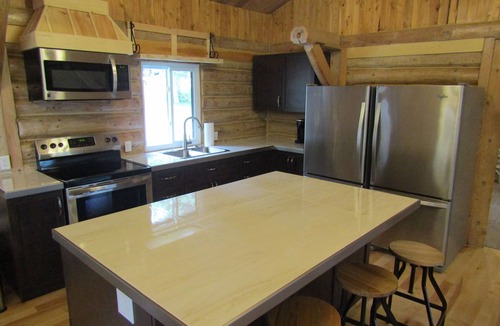 Saint-Luc-de-Bellechasse Ski Chalet | Le RUSTIK SPA privé/Table de Billard/foyer 5 rooms:9 queen-size beds-2 sofa beds