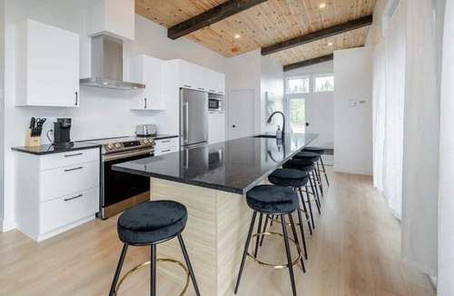 Shannon Ski Chalet | Le Skadi, private spa-Shannon