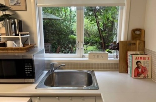 Kenmore Apartment | Leafy Kenmore Sanctuary with Private Garden Patio