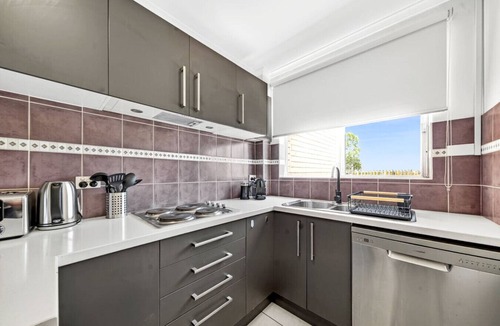 Lane Cove North Apartment | Leafy Lane Cove Family Apartment | AC + Parking