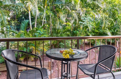 Mount Ommaney Hotel | Leafy Studio Retreat near Shops Motorway Access by Custom Bnb Hosting