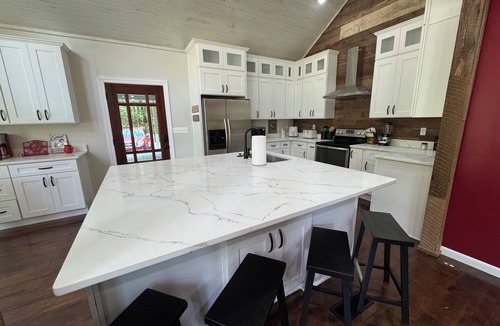 Duncanville House | Legends Lodge: A woodland retreat near University of Alabama!