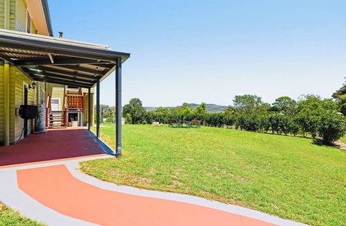 Meringandan West House | Lemon grove retreat country house