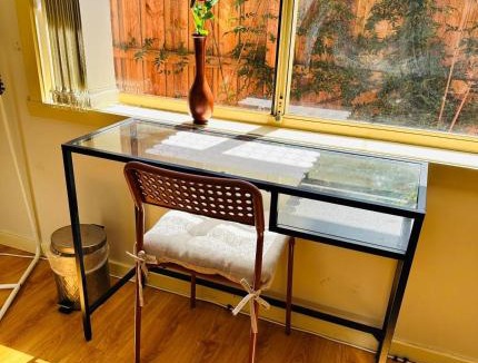 Thomastown House | Lemon View Room in Shared Home - near Station, Restaurants, Gym & Airport