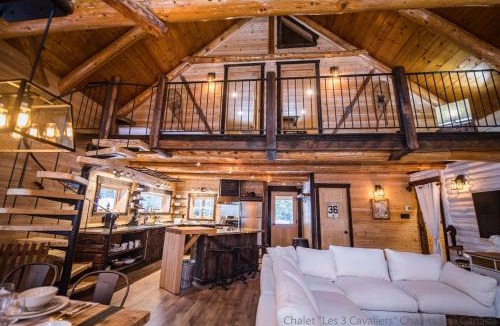 La Malbaie Ski Chalet | Les 3 Cavaliers - Les Chalets Spa Canada