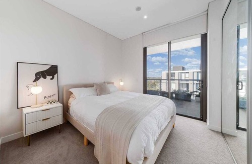 North Ryde Apartment | Level 13 Penthouse with City & National Park Views | Metro at Your Door