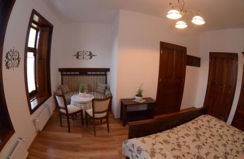 Orfu House | Levendula Porta és Pajtaszínház