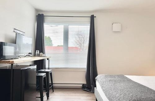 Desjardins Apartment | Levis Center New Studio #2 AC, WiFi and 2 Parking spaces