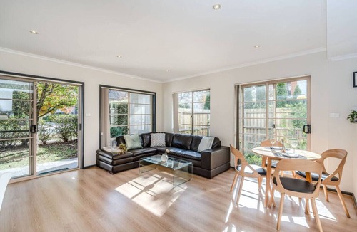 Turner Apartment | Light filled 2 Brm Cityside