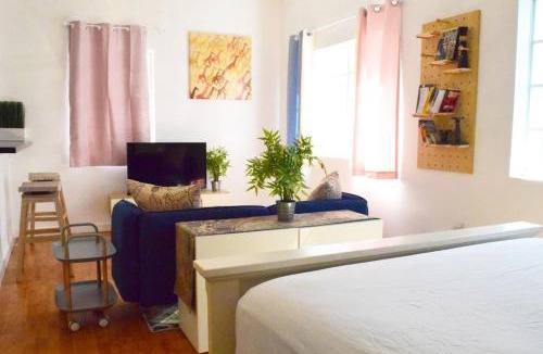 City Center House | Light-Filled Apt Steps to Beach Convention Center