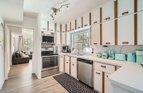 Lighthouse Point House | Lighthouse Point Beach Home: 10 min to beach 🏖️, sleeps 10, pool 🏊‍♀️, golf, pickle🎾